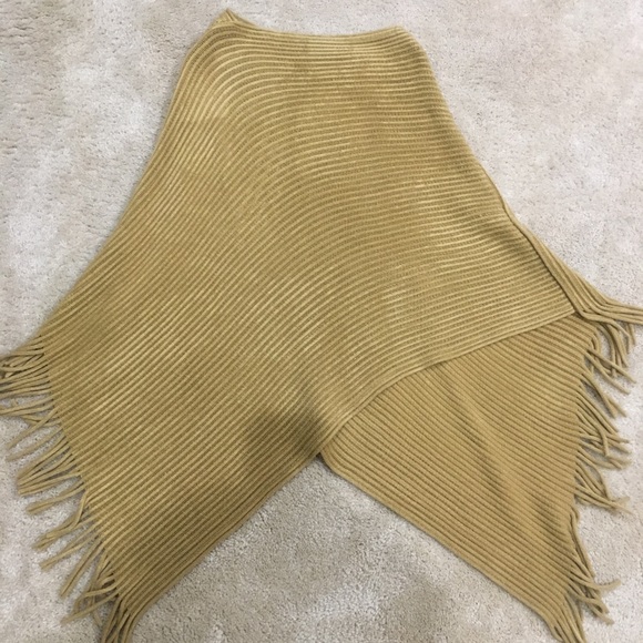 V.FRAAS Knitted Poncho Cape With Fringes - Picture 1 of 2
